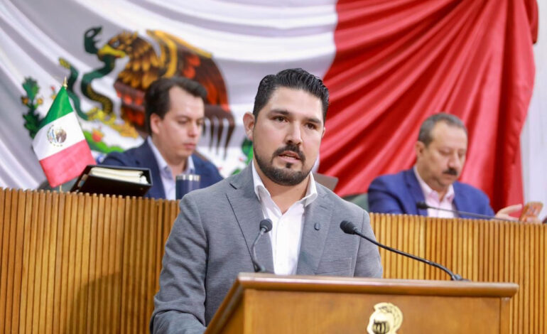 Exige Fernando Aguirre seguridad y energía eléctrica en escuela