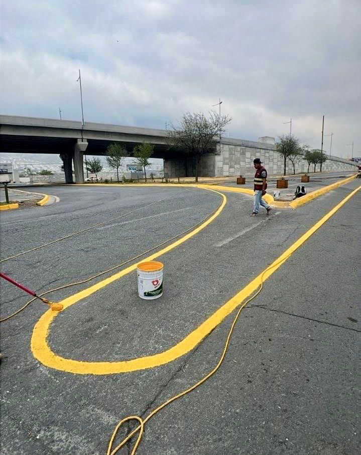 Refuerzan señalética en los bajos del megapuente