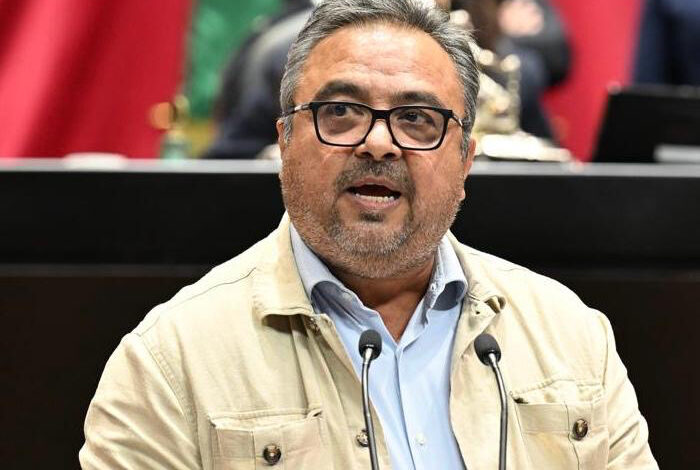 «Sigan ladrando perros»… Víctor Pérez confronta a diputados de MORENA en el debate por el Plan B