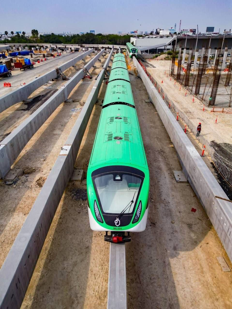 Celebran 35 años del metro con recorrido de prueba del Monorriel