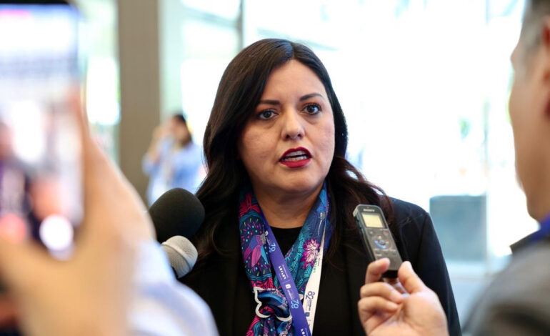 Samuel intenta pasar otra vez sobre la Constitución en el nombramiento del Tesorero: Itzel Castillo