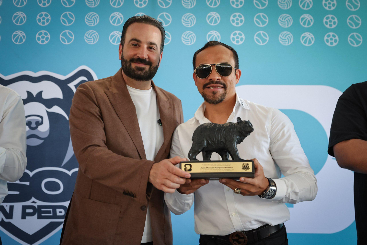 Comparte Juan Manuel “Dinamita” Márquez su experiencia con jóvenes boxeadores de San Pedro