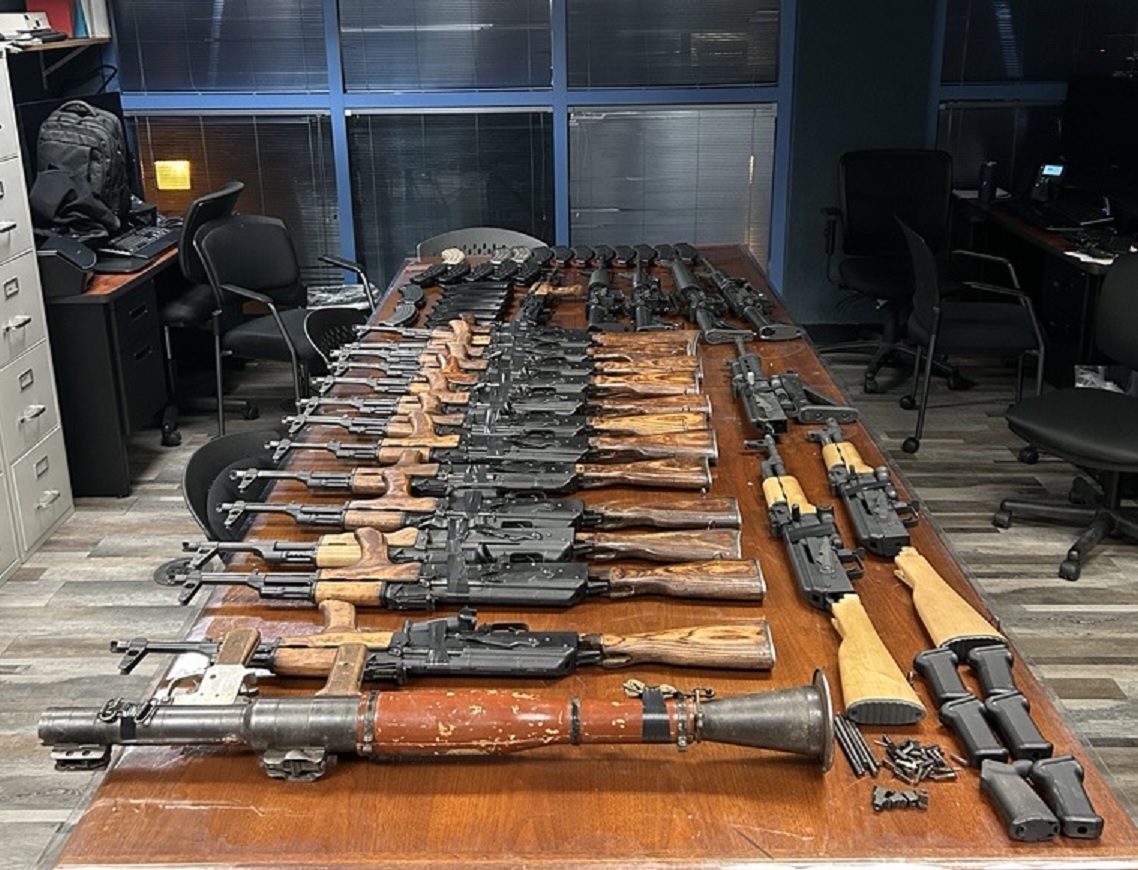 Intenta mujer de EU introducir a México armamento vía Nogales