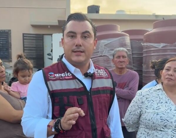 Vecinos de García se plantan por desabasto de agua; alcalde los atiende