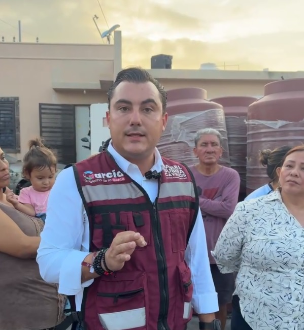 Vecinos de García se plantan por desabasto de agua; alcalde los atiende