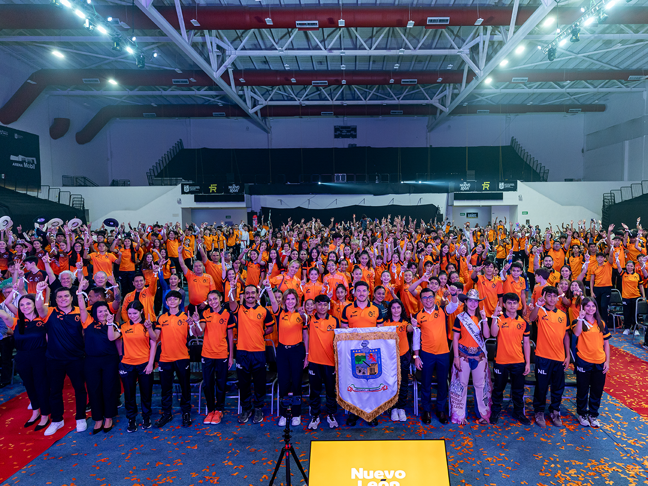 Abandera Gobernador a atletas de NL que participarán en Olimpiada Nacional y anuncia «Ayudemos a los Atletas»