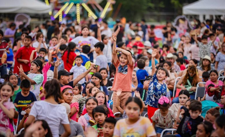 Festeja Santiago a lo grande a sus chiquillas y chiquillos