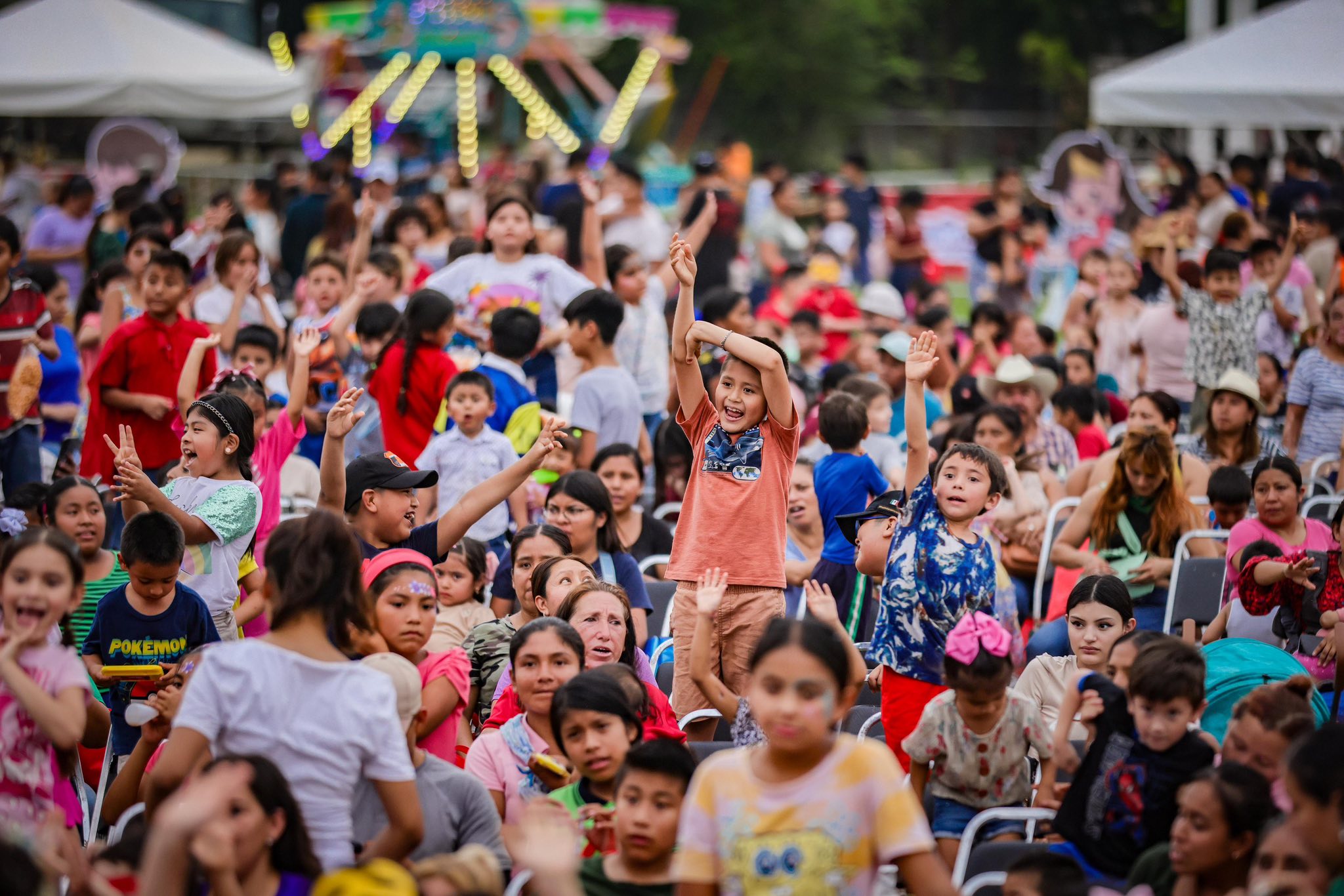 Festeja Santiago a lo grande a sus chiquillas y chiquillos