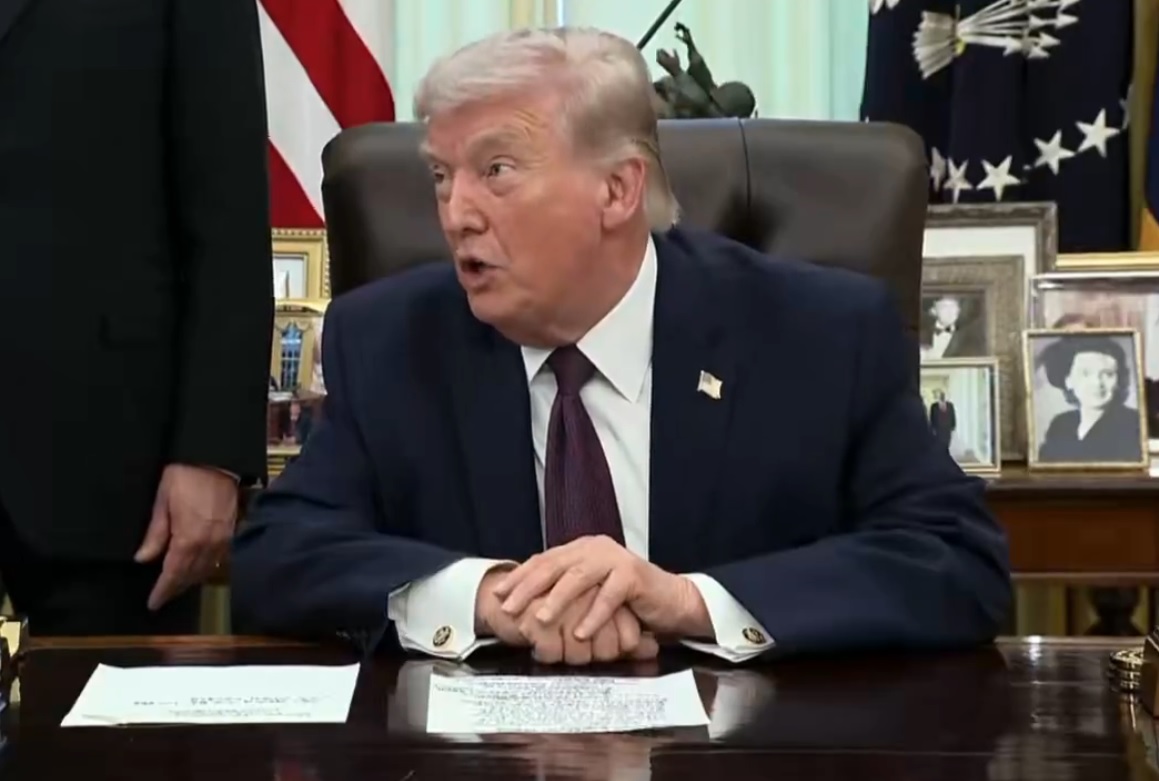 Asegura Trump que nuevo régimen de Irán pidió cese al fuego