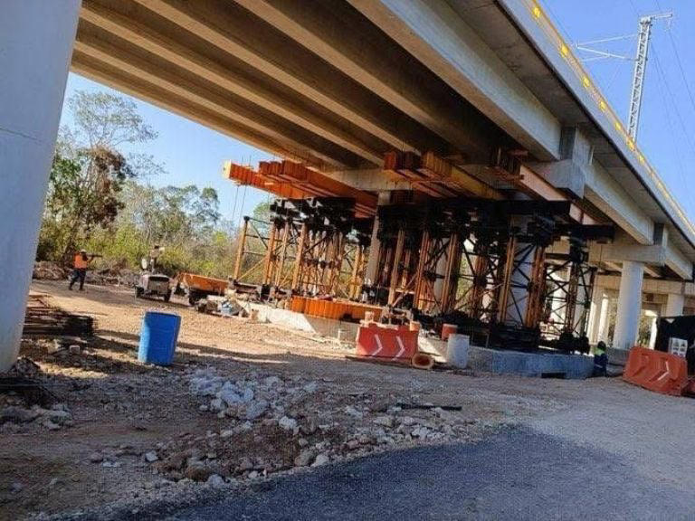 Señalan hundimientos de pilotes del Tren Maya en Playa del Carmen
