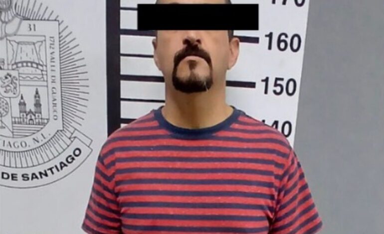 Amenaza con machete a su hijo adolescente… lo encierran