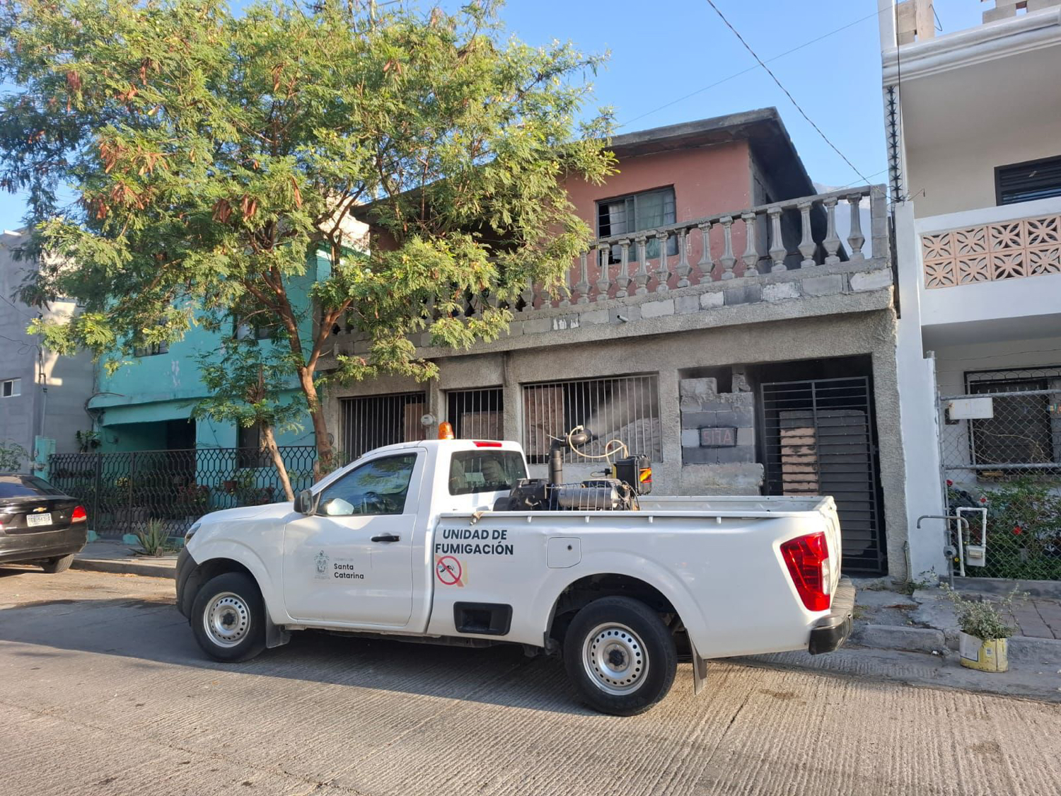 Fumigan colonias en Santa Catarina