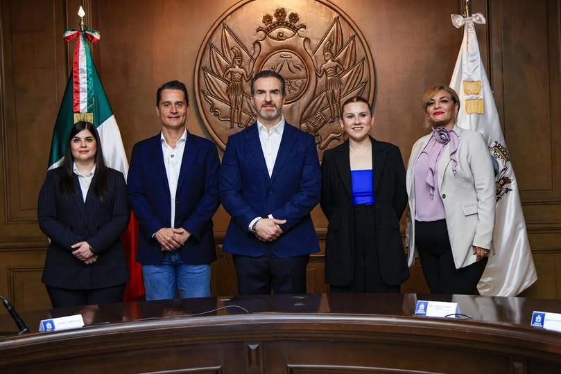 Realiza Adrián cambios en su Gabinete