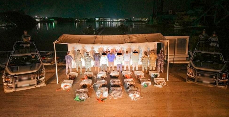 Intercepta Marina embarcación con casi una tonelada de cocaína frente a Chiapas