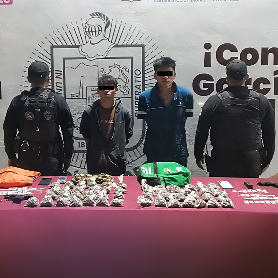 Mostraban armas cuando les caen policías de García