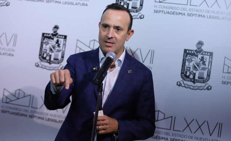 Busca Carlos de la Fuente sancionar falsedad de Información Oficial en Redes Sociales