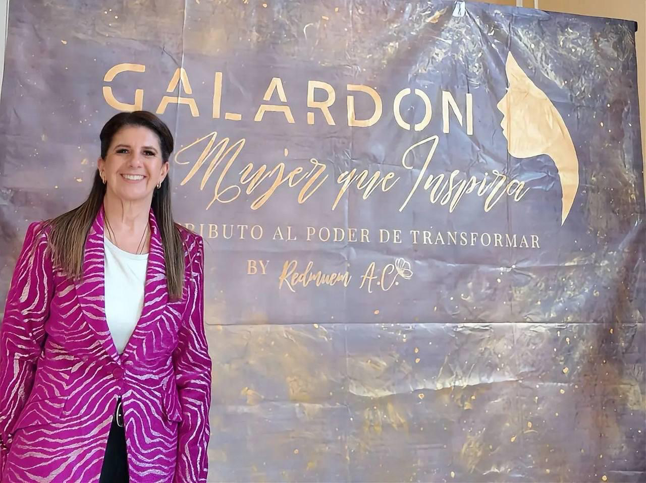 Recibe Martha Herrera el galardón “Mujer que Inspira 2026”