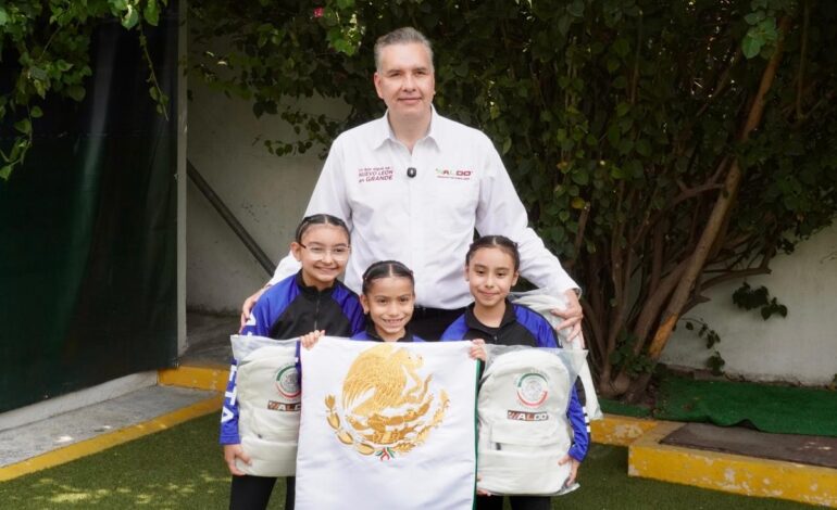 Waldo Fernández apoya a gimnastas de Nuevo León para que lleguen a competencia internacional en España