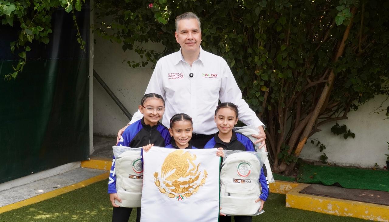 Waldo Fernández apoya a gimnastas de Nuevo León para que lleguen a competencia internacional en España