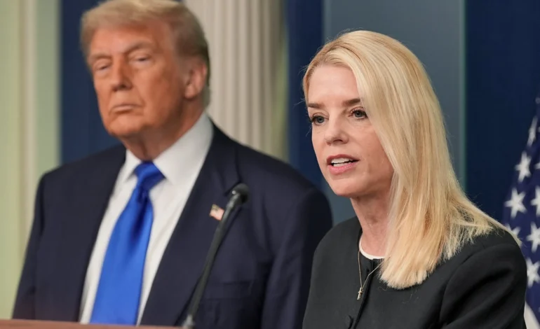 Destituye Trump a la fiscal general Pam Bondi