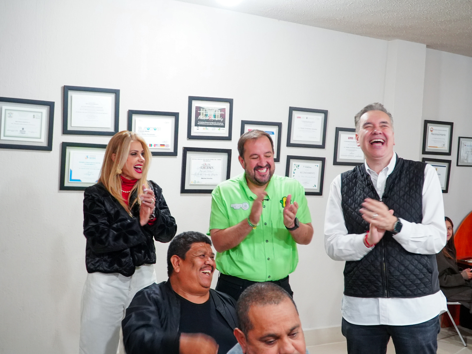 Waldo devuelve esperanza y escucha a familias de Nuevo León