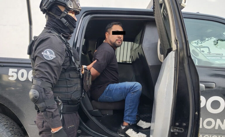 Su charola de policía era falsa; la cárcel a la que va… ¡esa sí es de verdad!