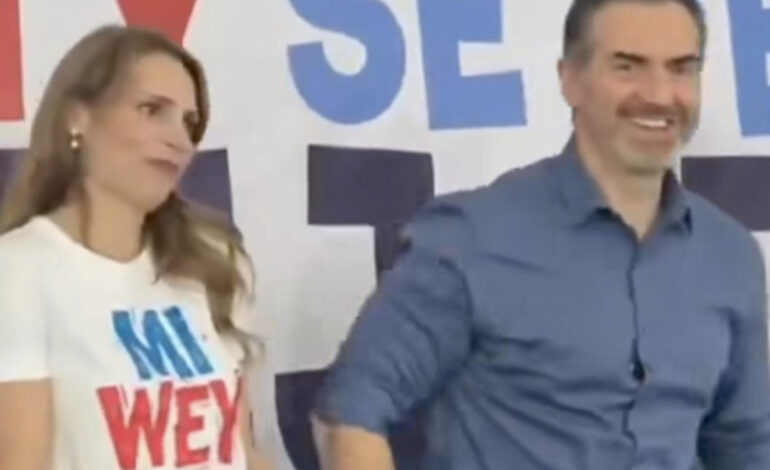 Tras el «Marianazo», la esposa de Adrián luce playera con la leyenda «Mi Güey»