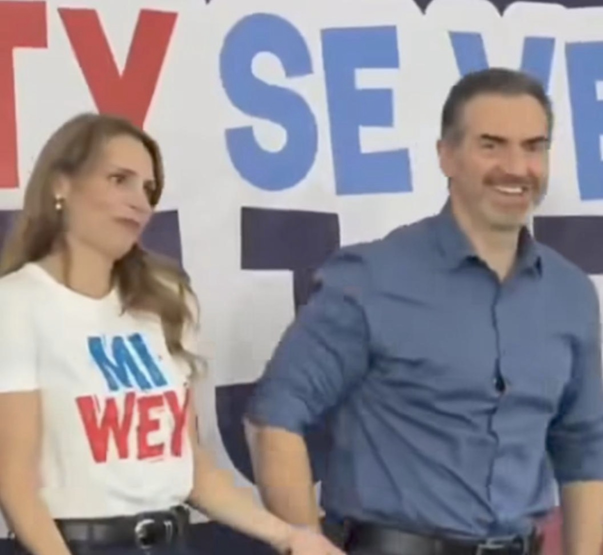 Tras el «Marianazo», la esposa de Adrián luce playera con la leyenda «Mi Güey»