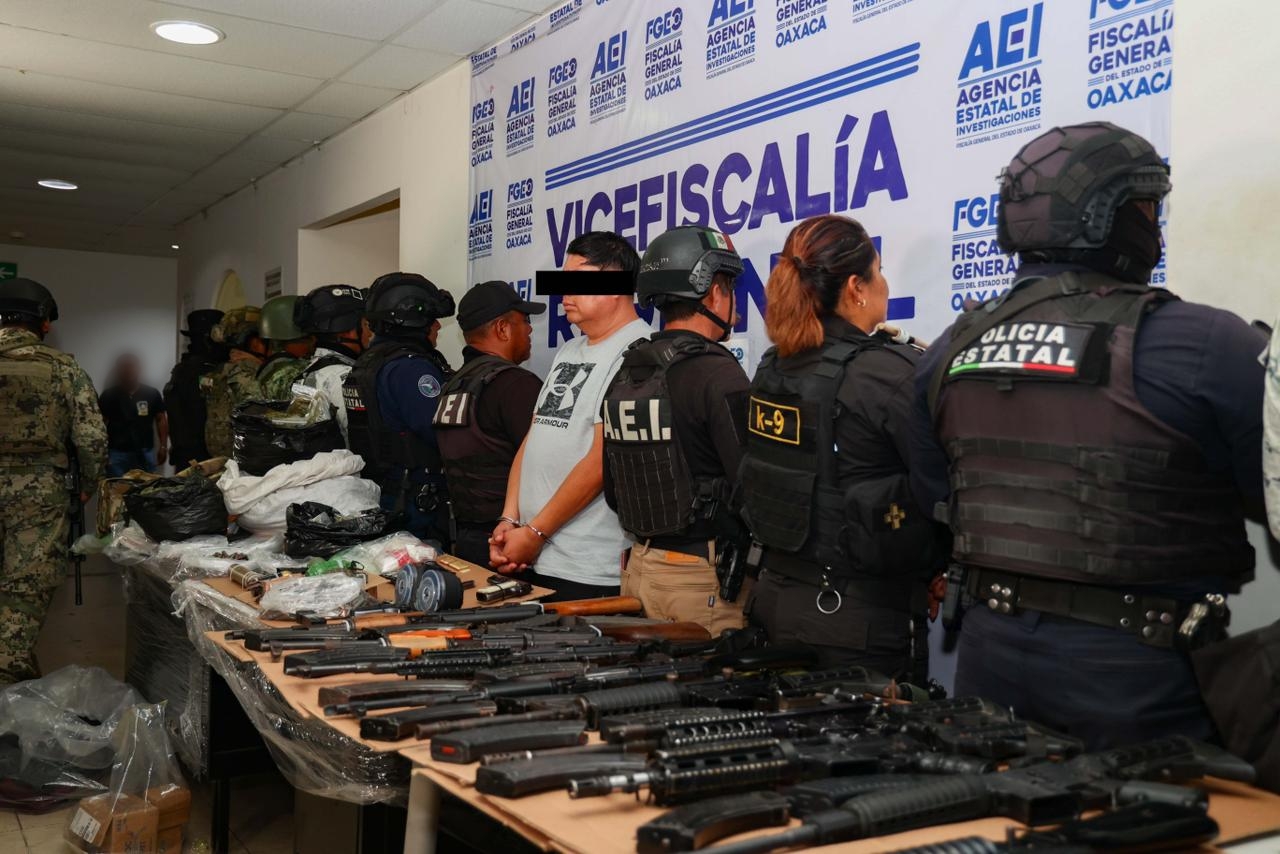 Capturan a líder delincuencial con arsenal, drogas y explosivos en Oaxaca