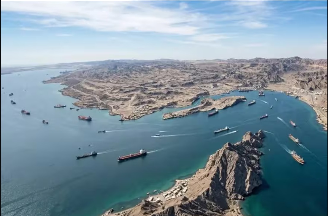 Irán vuelve a cerrar el estrecho de Ormuz tras acusar a Estados Unidos de cometer actos de «piratería»