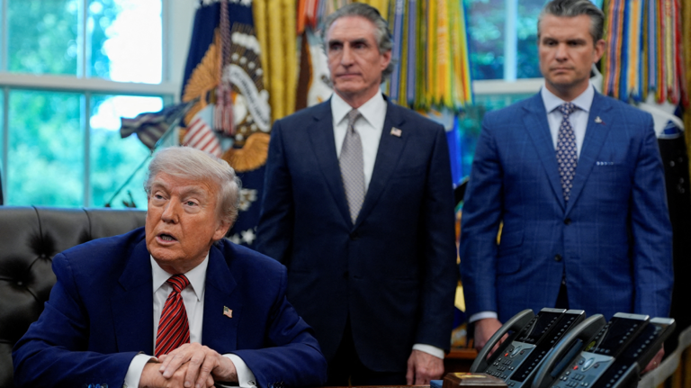 Retórica de Trump sobre guerra contra Irán incrementa precio de petroleo