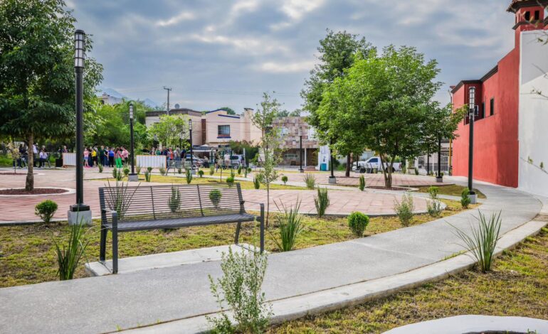 Entrega David de la Peña rehabilitación y creación de plazas en Los Fierros