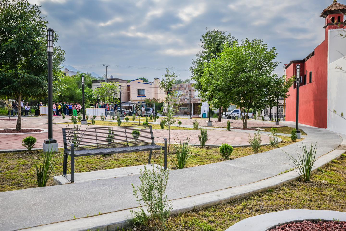 Entrega David de la Peña rehabilitación y creación de plazas en Los Fierros