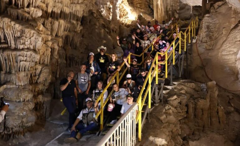 Recibe García a medios en Congreso Internacional de Periodismo Turístico