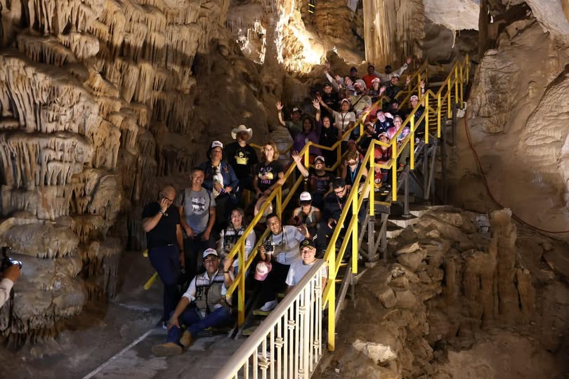 Recibe García a medios en Congreso Internacional de Periodismo Turístico