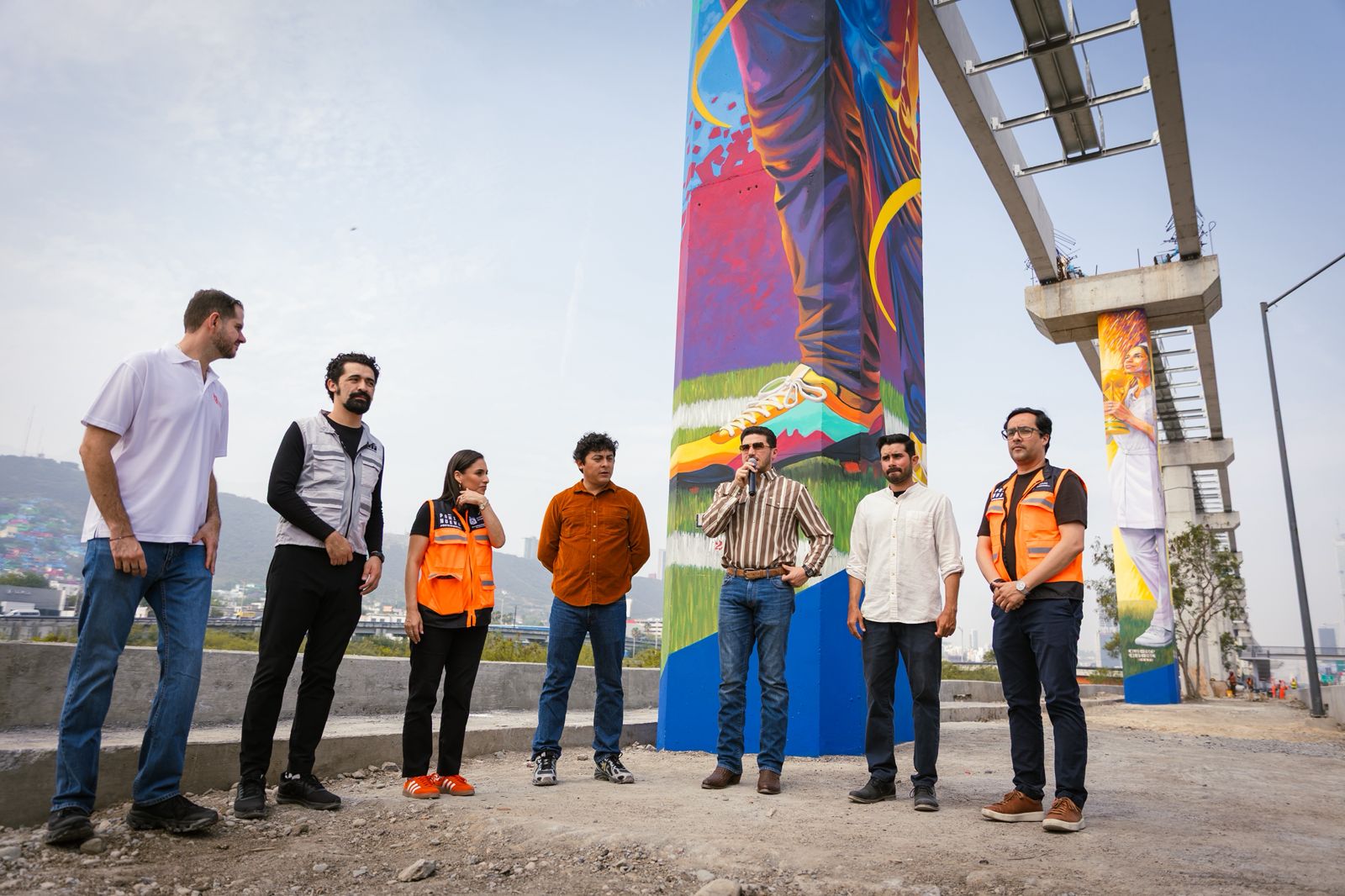 Entrega Samuel García murales del corredor FIFA del proyecto Trazos Mundialistas