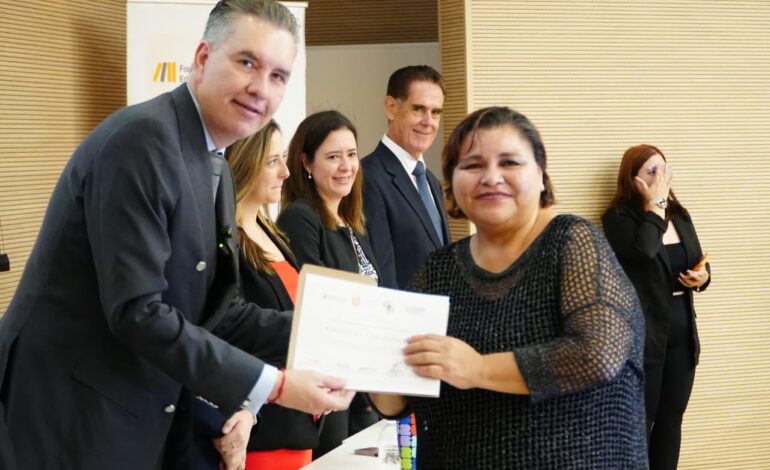 Mujeres emprendedoras de Nuevo León fortalecen el desarrollo: Waldo Fernández