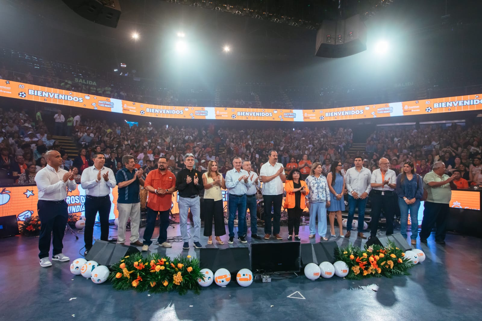 Festejan en Guadalupe a maestros por su gran labor