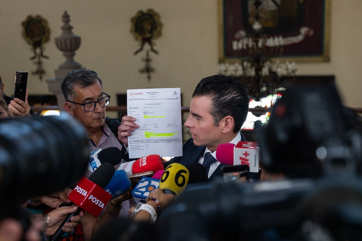 MORENA acusó a Marianis de tener un hermano de ¡70 años!, como proveedor del Gobierno