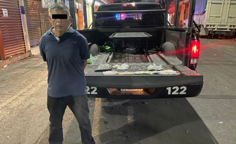 Apenas iba a celebrar su robo de 12 mil pesos, cuando le cayó la Policía de Monterrey