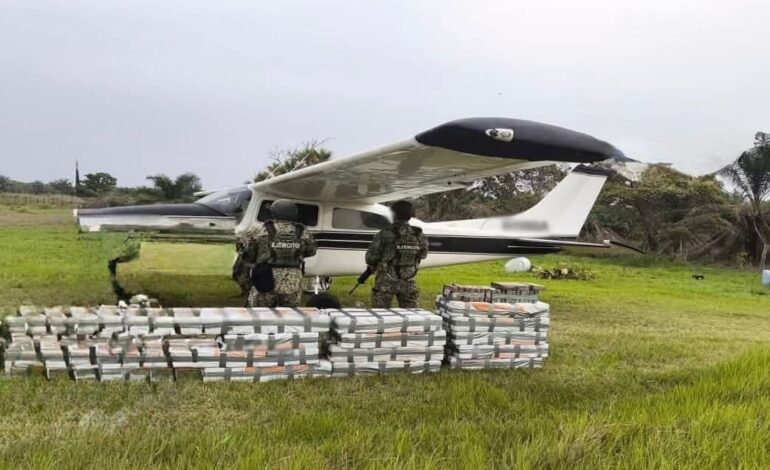 Decomisan avioneta con 636 kilos de cocaína en Tabasco