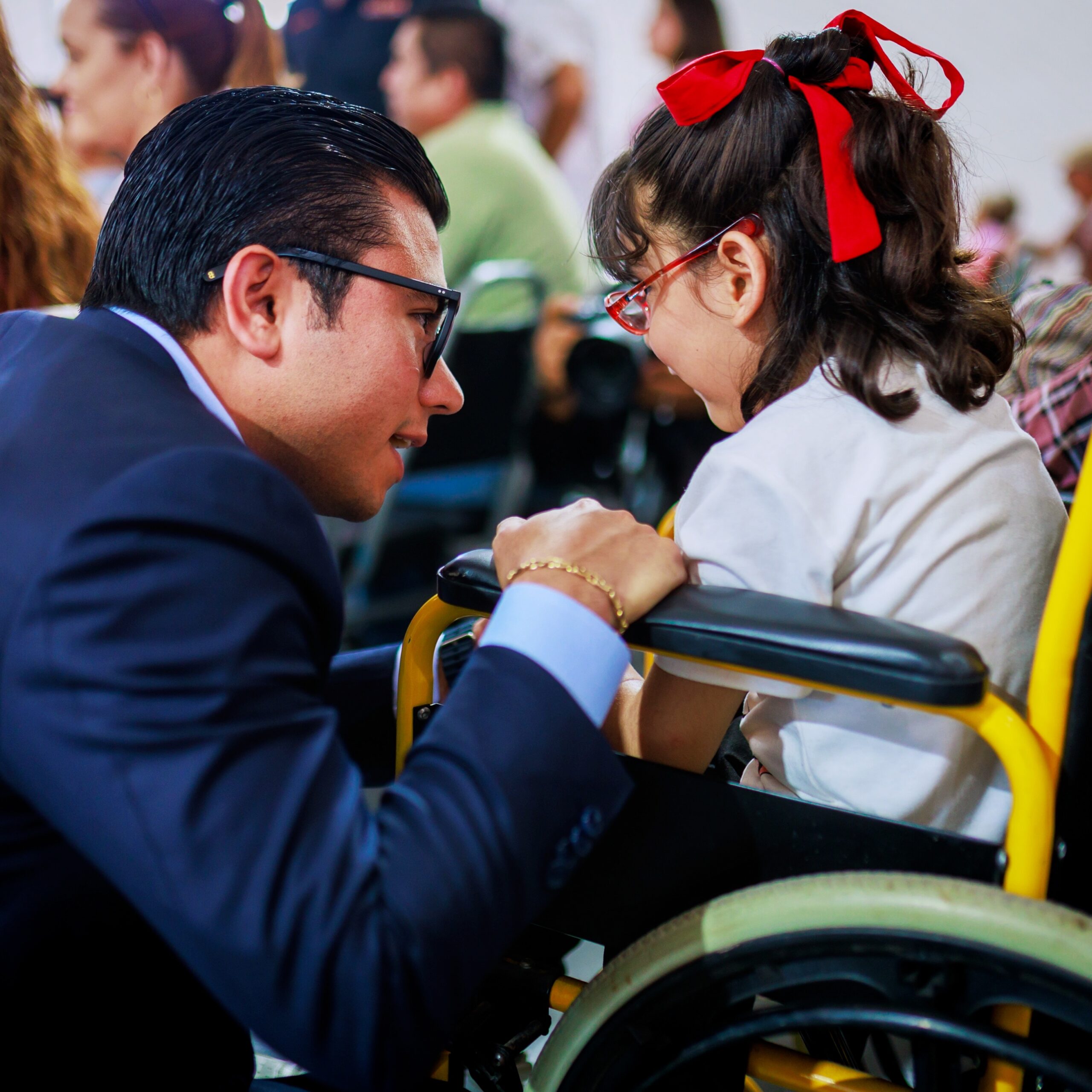 Entrega Felix Arratia aparatos de movilidad y fortalece apoyo a personas con discapacidad
