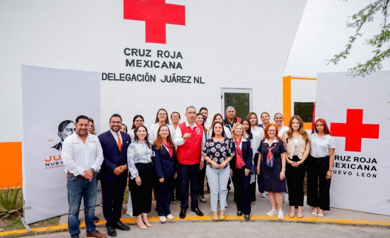 Mónica Oyervides instala base de la Cruz Roja Mexicana, en Juárez