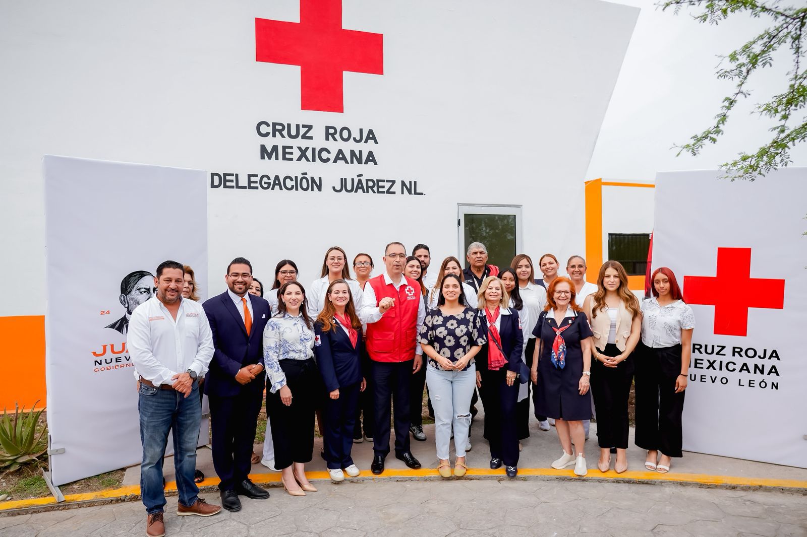 Mónica Oyervides instala base de la Cruz Roja Mexicana, en Juárez