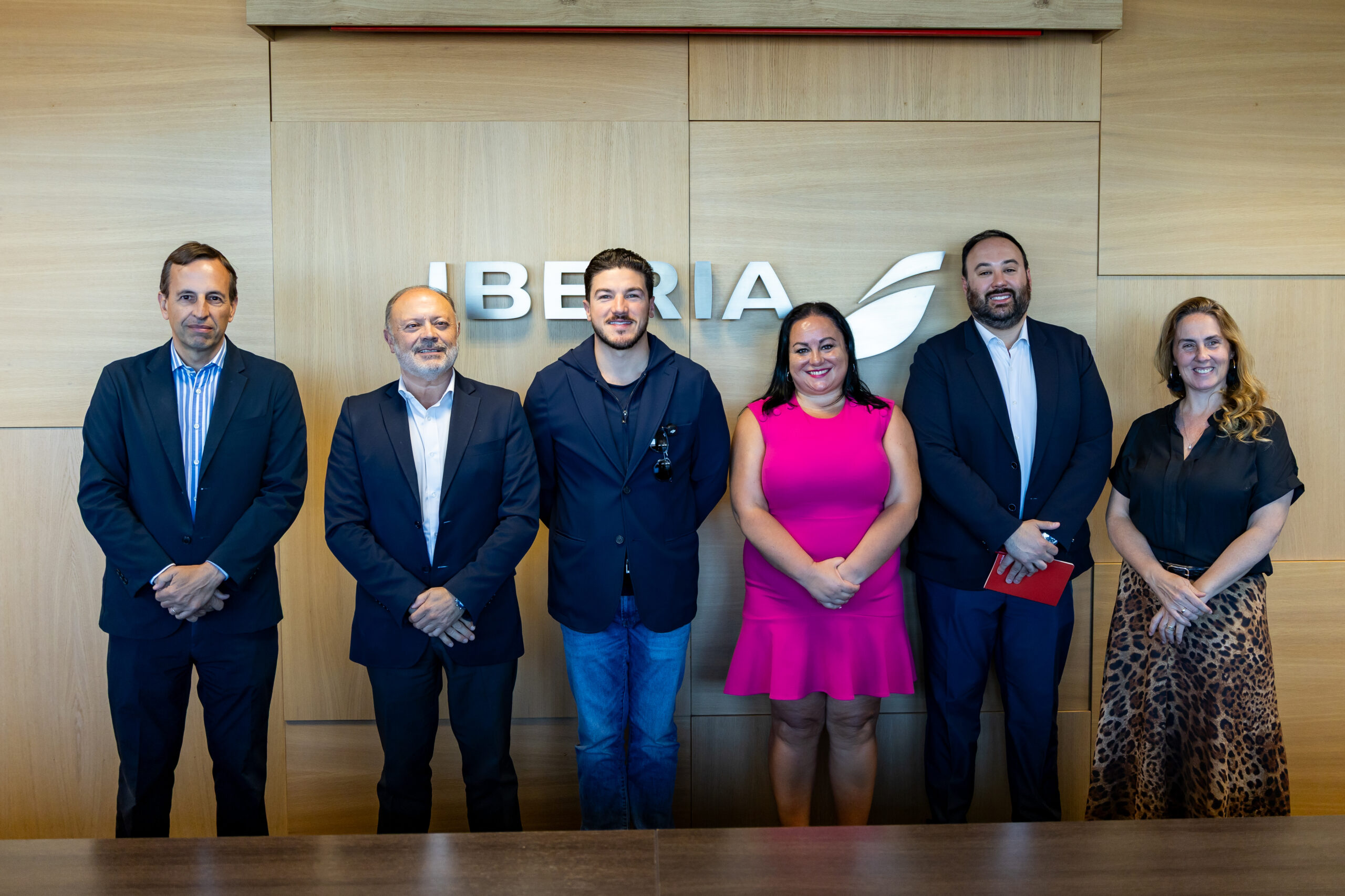 Anuncia Samuel García nueva Ruta Monterrey-Madrid con Iberia
