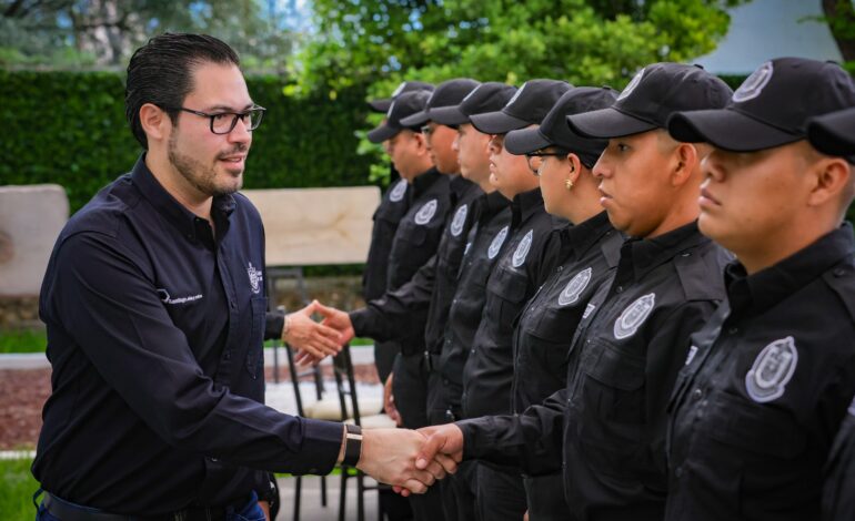Se integran diez nuevos elementos policíacos en municipio de Santiago