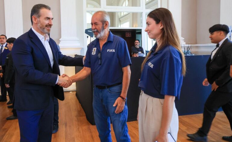 Presenta Adrián de la Garza al Comité de FIFA acciones con miras al Mundial