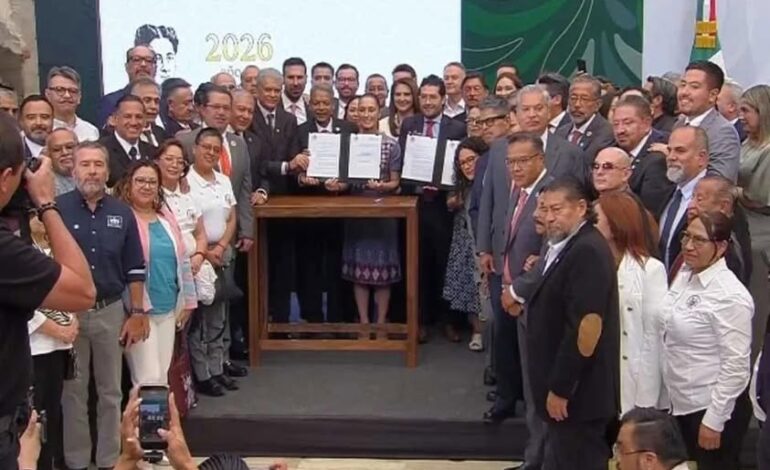 Firma Sheinbaum acuerdo que da inicio a la jornada de 40 horas