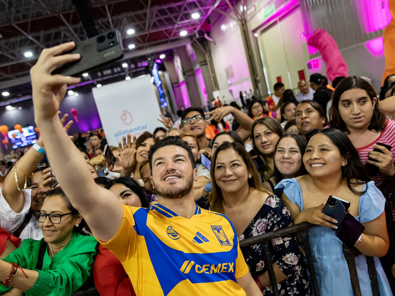 Invita Estado celebrar a lo grande a Mamá en Cintermex