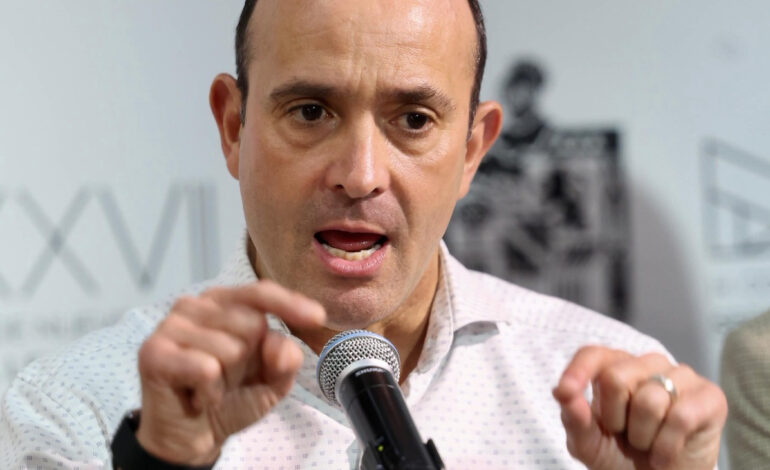 Exhibe Carlos de la Fuente doble discurso de MORENA